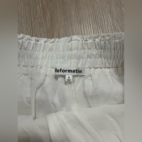 Reformation Mila Linen Shorts in white - Picture 4 of 6
